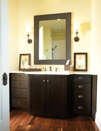 Wellborn CAbinets HNR MPL MID GUEST BATH272m