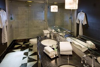 Bathroom Design Inspiration with BlogTour LA, California Style