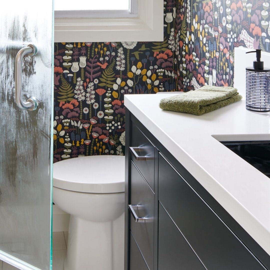 DESIGNER TIPS FOR A LUXURIOUS SMALL BATHROOM REMODEL